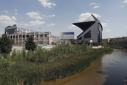 Zona del fondo norte y la tribuna principal del Calderón. 