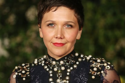 En una entrevista en The Wrap en mayo, Maggie Gyllenhaal (que tiene 37 años) dijo que una vez le dijeron que era demasiado vieja para interpretar a la novia de un hombre de 55 años. "Hay cosas muy molestas sobre ser actriz en Hollywood que me sorprenden todo el tiempo", dijo. "Tengo 37 años y me dijeron esto. Me quedé sin palabras. Me hizo sentir mal, después me enfadé y al final acabé riéndome de todo esto".