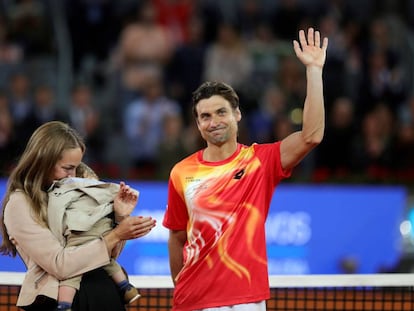 Ferrer, junto a su esposa y su hijo, este miércoles en Madrid.