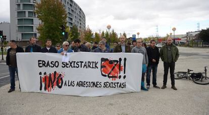 Concentración de trabajadores de Mercedes, donde trabajaba el asesino de la mujer de Vitoria.