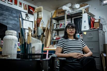 María Conejo en su taller en el Centro Histórico de Ciudad de México.