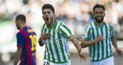 Dani Ceballos celebra el primer gol del Betis ante el Barça B.