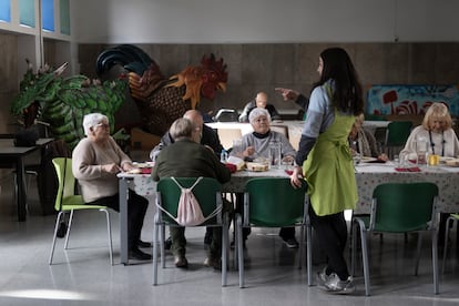 El comedor social para mayores de 65 años, en el local El Galliner de Ripoll.