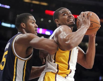 Andrew Bynum durante el encuentro.