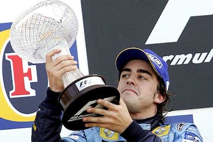 El 10 de julio, en el circuito de Silverstone, Alonso consiguió el segundo puesto, por detrás de Montoya. Räikkonen completó el podio.