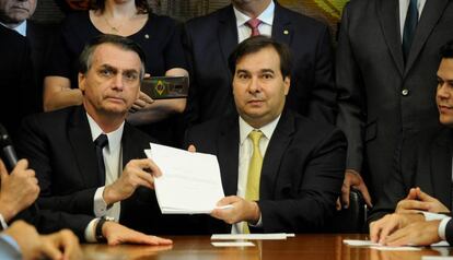 Bolsonaro e Maia na Câmara.