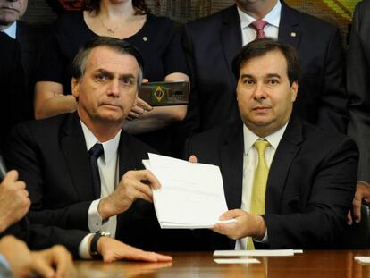 Bolsonaro e Maia na Câmara.