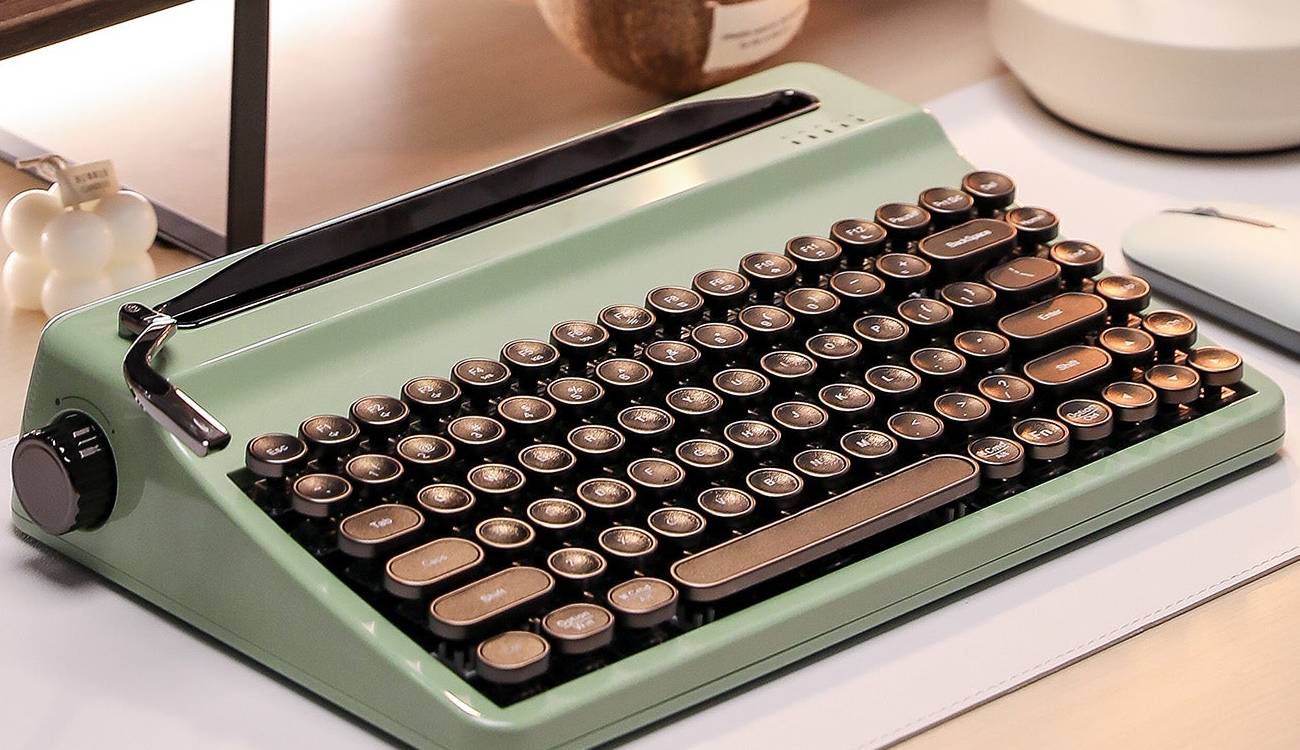 Este teclado con forma de máquina de escribir es el sueño de cualquier amante de lo retro