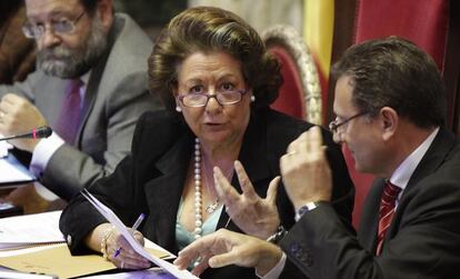 La alcaldesa de Valencia, Rita Barberá, en el pleno del Ayuntamiento.