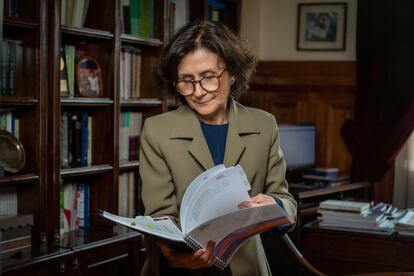 Andrea Muñoz, ministra de la Suprema Corte de Justicia de Chile, en su despacho, el 27 de mayo de 2022.