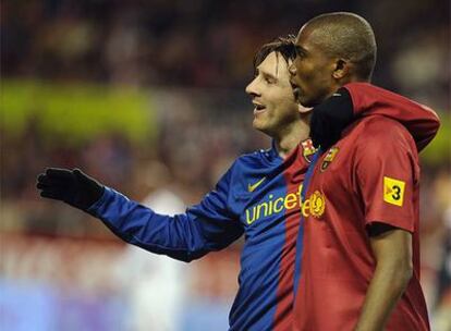 Messi y Eto'o celebran el primer gol del Barcelona