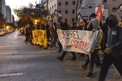 Marcha de los Comités de Defensa de la República por las calles del centro de Girona.