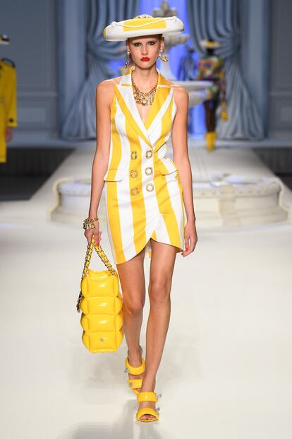 smag-moschino-s23-032