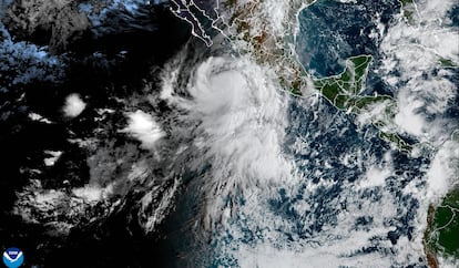 El huracán 'Rachel' y el frente frío 1 activan alerta por lluvias intensas en 17 Estados de México | EL PAÍS México