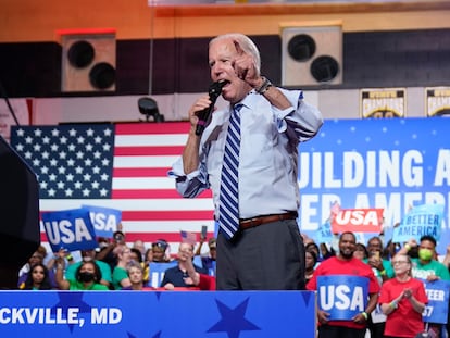 El presidente de EE UU, Joe Biden, da un discurso durante un mítin organizado por el partido demócrata en Rockville, Estado de Maryland, este jueves.