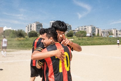 Dylan celebra un gol en un encuentro con el Milán.