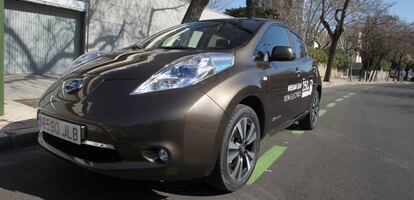 Veh&iacute;culo el&eacute;ctrico de Nissan de la quinta generaci&oacute;n del Leaf.