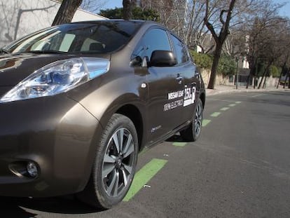 Veh&iacute;culo el&eacute;ctrico de Nissan de la quinta generaci&oacute;n del Leaf.