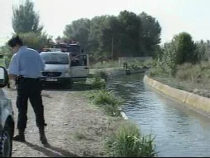 Mueren tres personas al caer su coche en un canal en Lleida