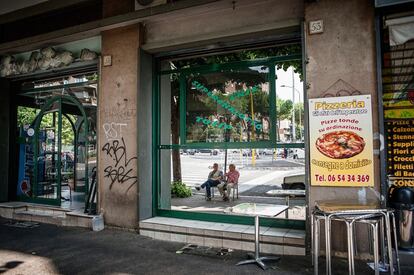 Suciedad. Una pizzería en el barrio de San Paolo.