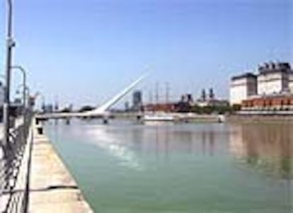 El puente de Santiago Calatrava, en Puerto Madero.