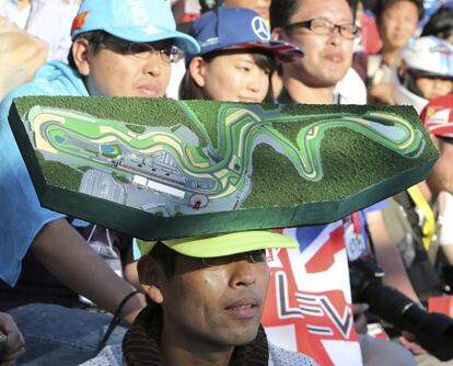 A fan sports a cap with a Suzuka Circuit-shaped decoration at the spectators stand during a fan meeting at the Suzuka Circuit in Suzuka, central Japan, Thursday, Oct. 6, 2016, ahead of Sunday's Japanese Formula One Grand Prix. (AP Photo/Toru Takahashi)