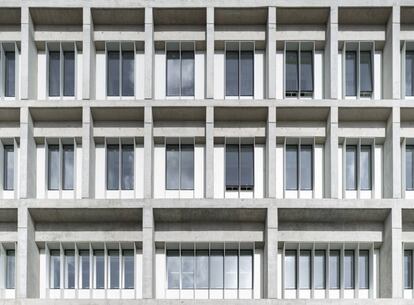 Exterior del nuevo aulario para la Universidad Torcuato di Tella, en el barrio de River (Buenos Aires).