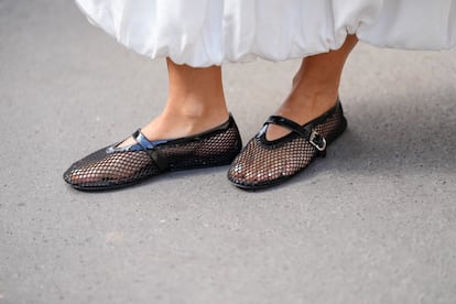 Katie Degas con un diseño de Alaïa en París. (Getty Images)