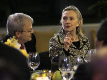 La secretaria de Estado de EE UU, Hillary Clinton, y el ministro de Exteriores australiano, Kevin Rudd, en la APEC.