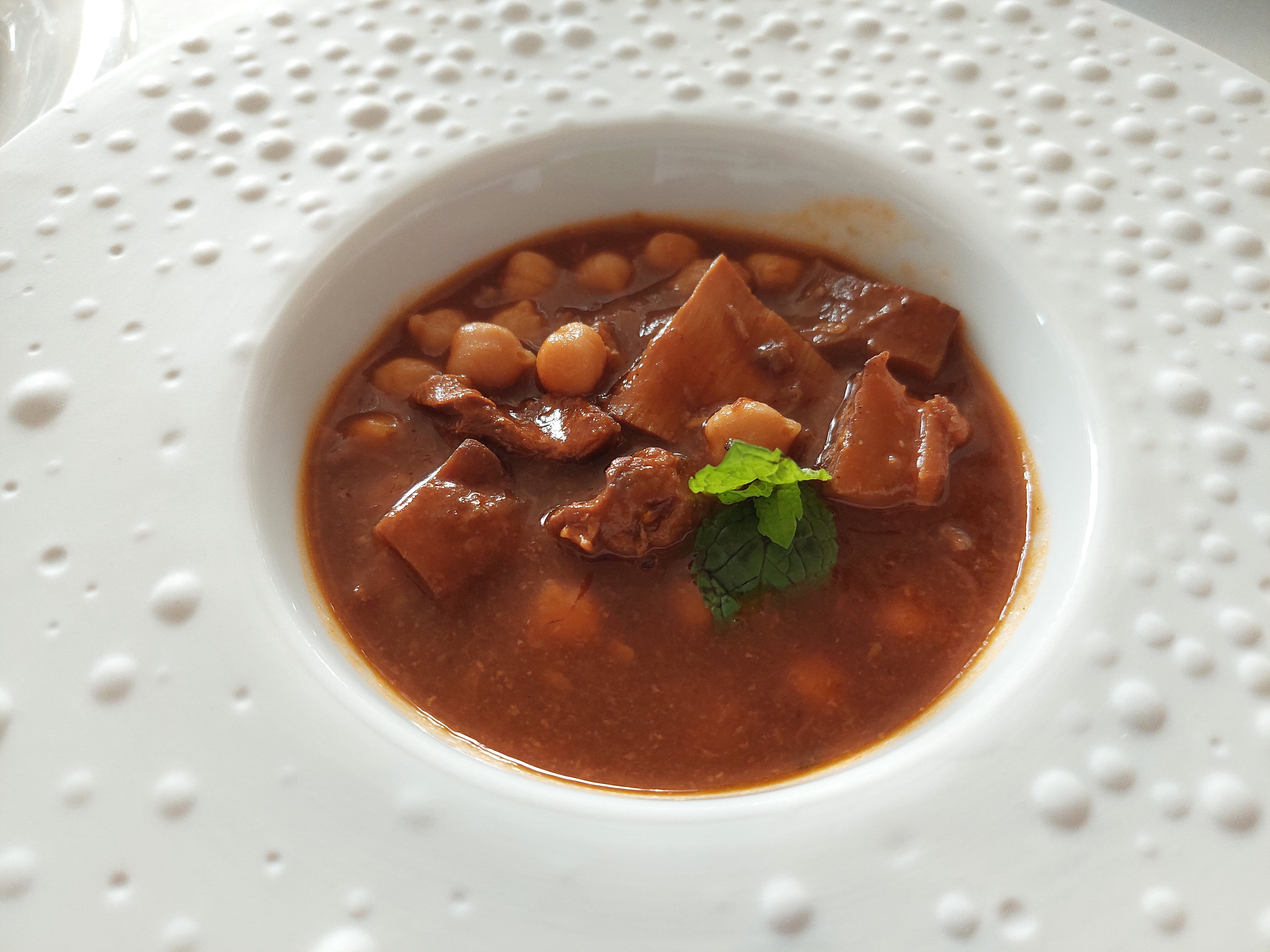 Menudo de choco, una genialidad gaditana, con su hierbabuena