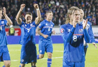 Los jugadores islandeses celebran la clasificación.