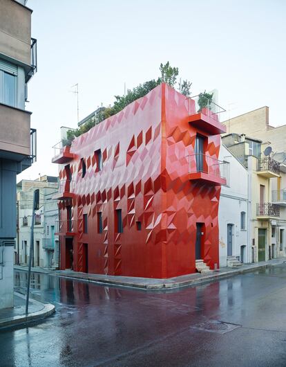 La reforma de este edificio en Altamura (Puglia) inspiró las formas de las piezas de Garziano para la marca francesa de mobiliario.