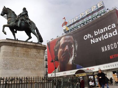 El anuncio de la serie &#039;Narcos&#039; de la Puerta del Sol de Madrid.