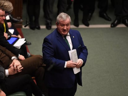 El portavoz del SNP, Ian Blackford, interviene en la Cámara de los Comunes desde su escaño.