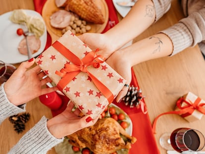 Artículo de EL PAÍS Escaparate que describe los mejores regalos para Navidad según presupuesto.