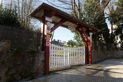 Entrada de la finca de Arbaizenea, en San Sebastián, este martes 13 de febrero.