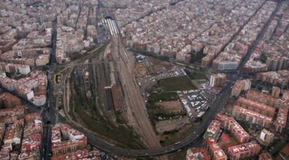 Vista aérea de la playa de vías del centro de Valencia que será sustituida por un gran parque.