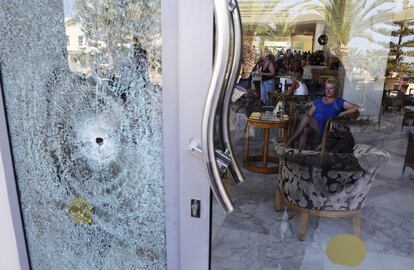 Vista de los daños causados en el hotel Imperial Marhaba de la cadena española Riu tras el ataque terrorista en Susa, Túnez