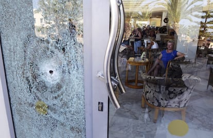 Vista de los daños causados en el hotel Imperial Marhaba de la cadena española Riu tras el ataque terrorista en Susa, Túnez
