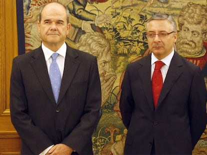 Manuel Chaves y José Blanco, durante el acto de promesa de sus cargos en La Zarzuela.