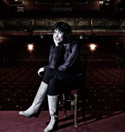 María Barranco en el escenario del teatro Infanta Isabel, donde estrena 'Tócala otra vez Sam', con Luis Merlo.