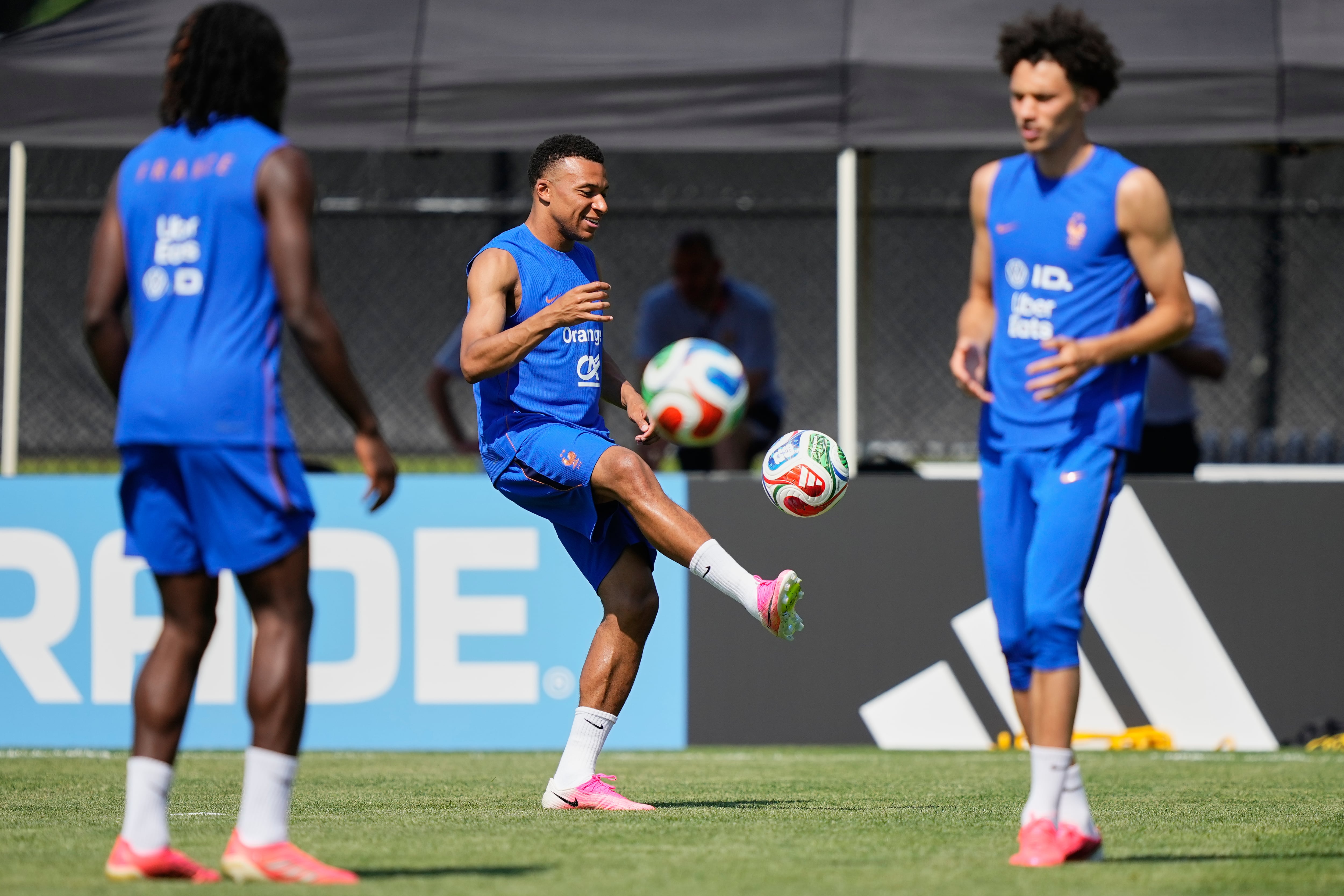 Mbappé, correr o no correr ante su debut en el Mundial