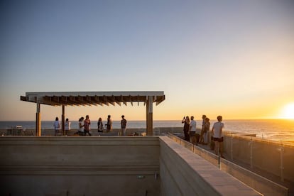 El Cuartel del Mar, un multiespacio con restaurante, galería de arte y azotea para disfrutar del ocaso, cóctel en mano.