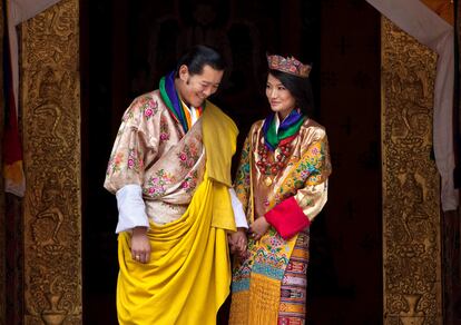 El líder de la oposición, Tshering Tobgay, ha señalado que "la boda real ha garantizado la continuidad de la monarquía". "Y la monarquía ha ayudado a consolidar nuestra democracia", ha agregado.