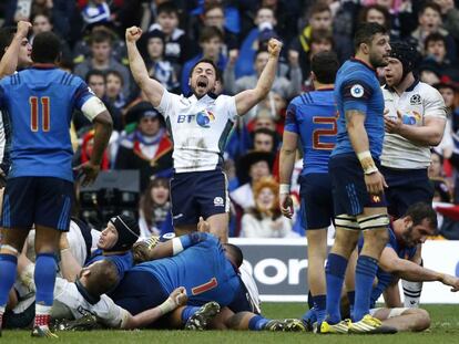 Greig Laidlaw (c) celebra la victora de Escocia ante Francia.