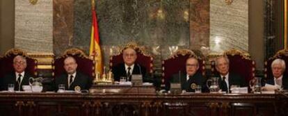 Los magistrados de la Sala del 61 del Supremo Ángel Calderón, Juan Antonio Xiol, Francisco Hernando, Juan Saavedra y Fernando Ledesma.