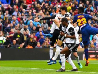 Los azulgrana levantan el ánimo tras la eliminación en Roma con dos goles ante un Valencia falto de acierto