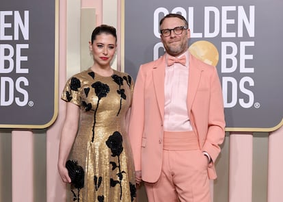 Seth Rogen junto a su esposa, la actriz Lauren Miller, en la ceremonia de la 80 edición de los Globos de Oro.