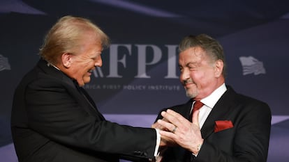 Donald Trump, en un mitin con Sylvester Stallone, en noviembre de 2024 en Palm Beach (Florida).