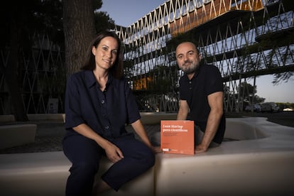 Los profesores Carmen Mora y  José Javier Ruiz en Murcia.